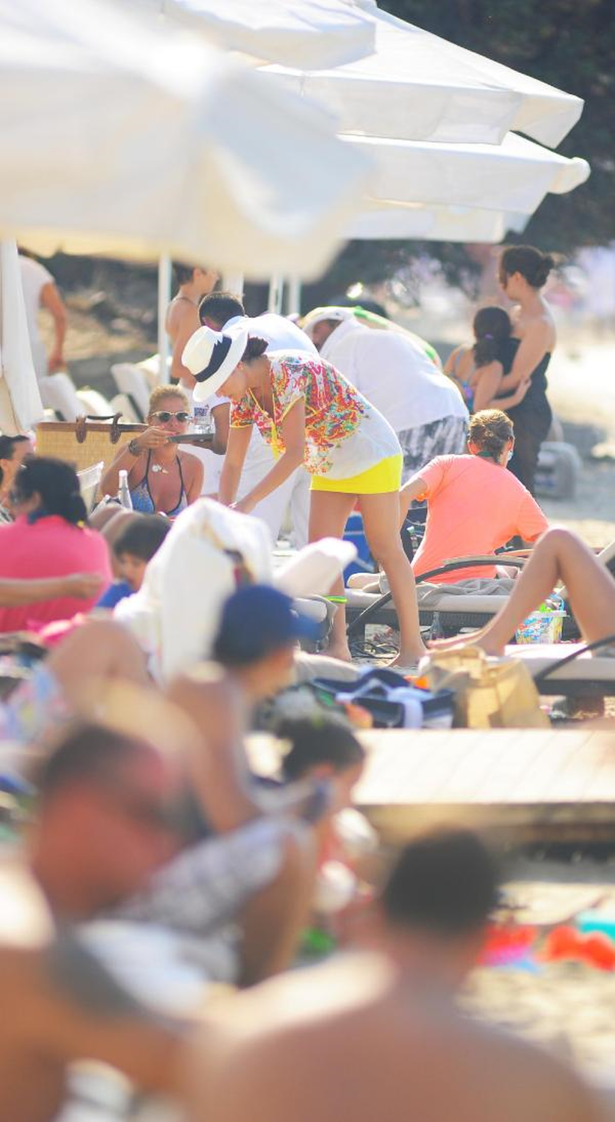 Bengü Çeşme\'de Moral Depoluyor
