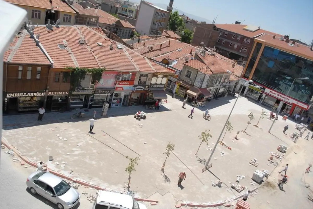 Bolvadin'de Çarşı Düzenlemesi Çalışmaları Devam Ediyor
