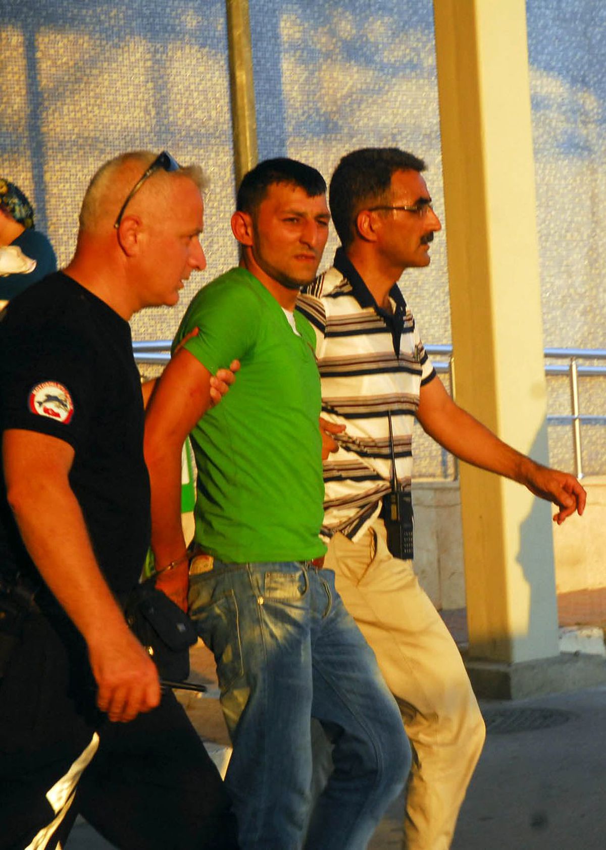 Çaldığı Araçla Bir Kişiye Çarptı ve Takla Attı