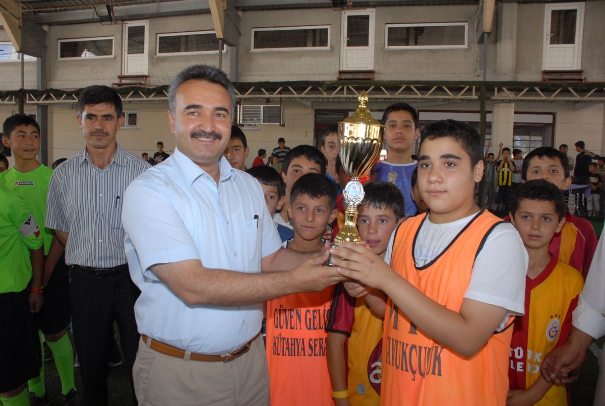 Camiden Spora Koştular Kupayı Kaptılar