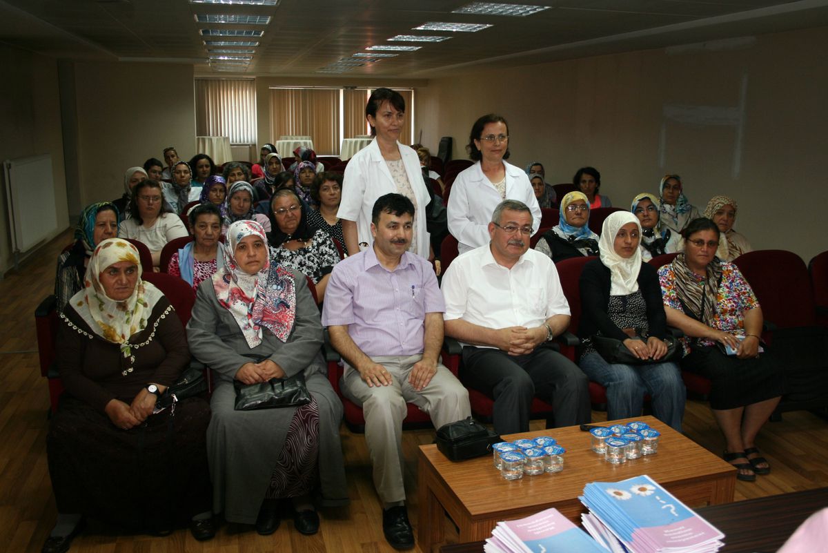 Çaycuma\'da Kadınlar Kanser Konusunda Bilgilendirildi