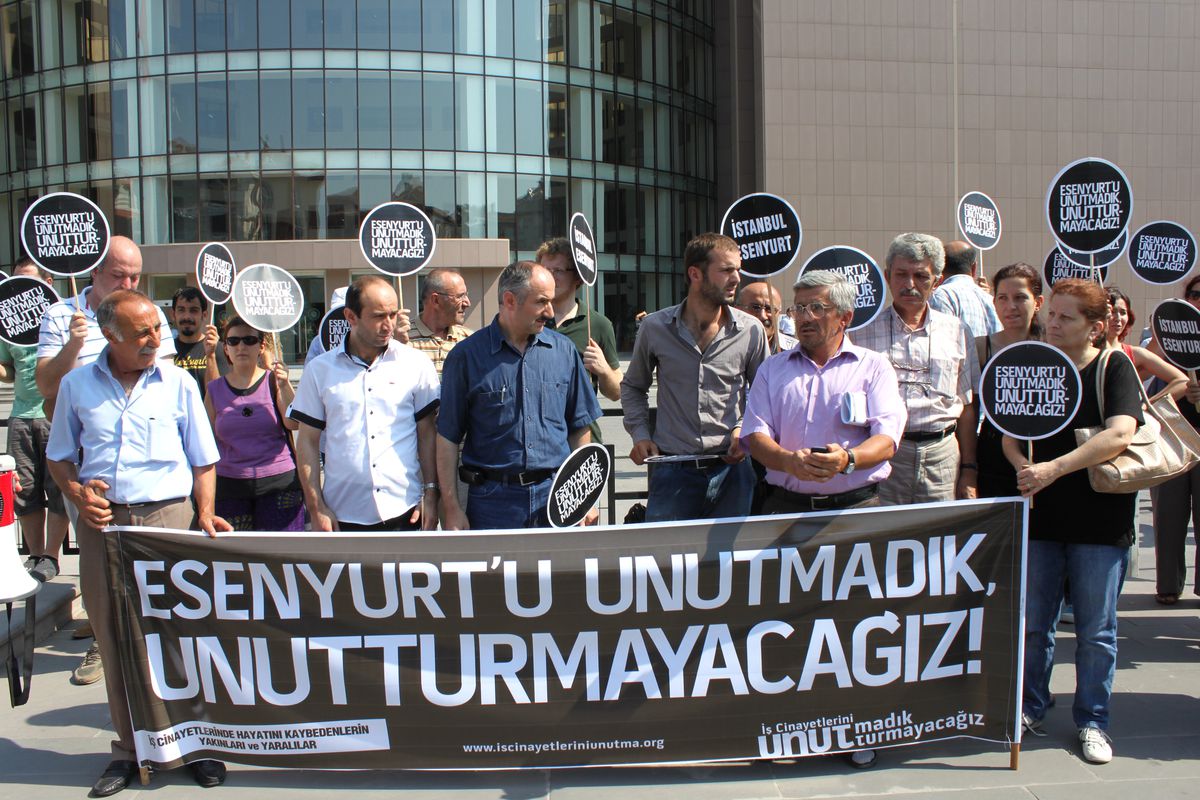 Esenyurt\'ta Yanarak Ölen İşçilerin Davası Başladı