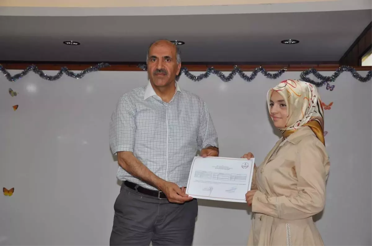 Evde Çocuk Bakım Kursuna Katılan 26 Kursiyere Belge