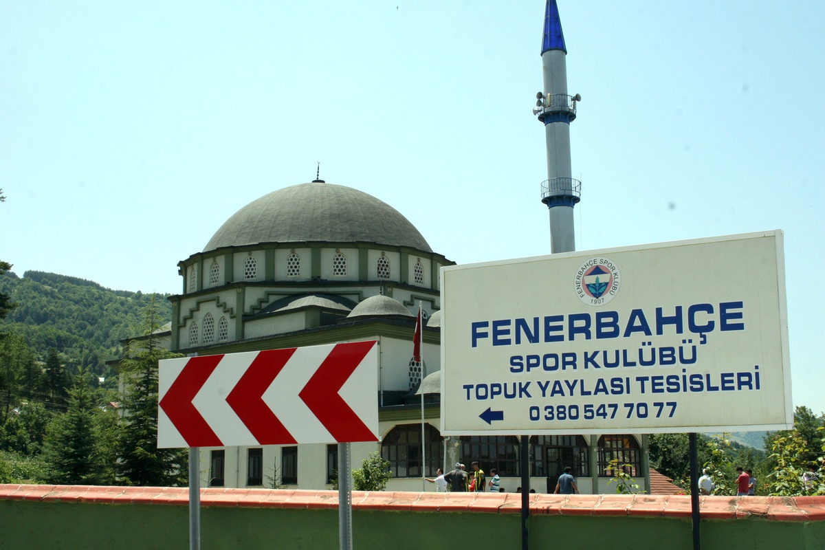 Futbolcular Cuma Namazına Gitti