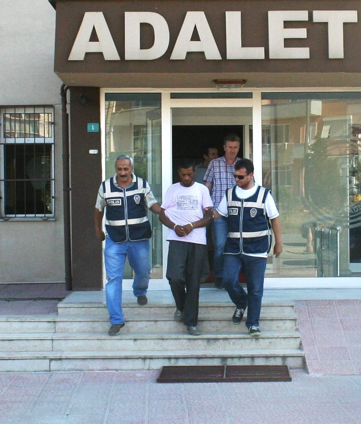 Hırsızlık Zanlısı Güvenlik Kameralarına Yakalandı