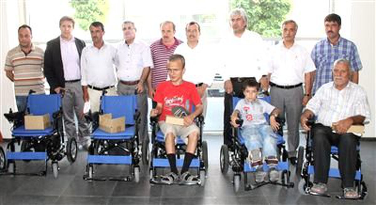 İl Özel İdaresinden Akhisar\'a 7 Akülü Engelli Aracı