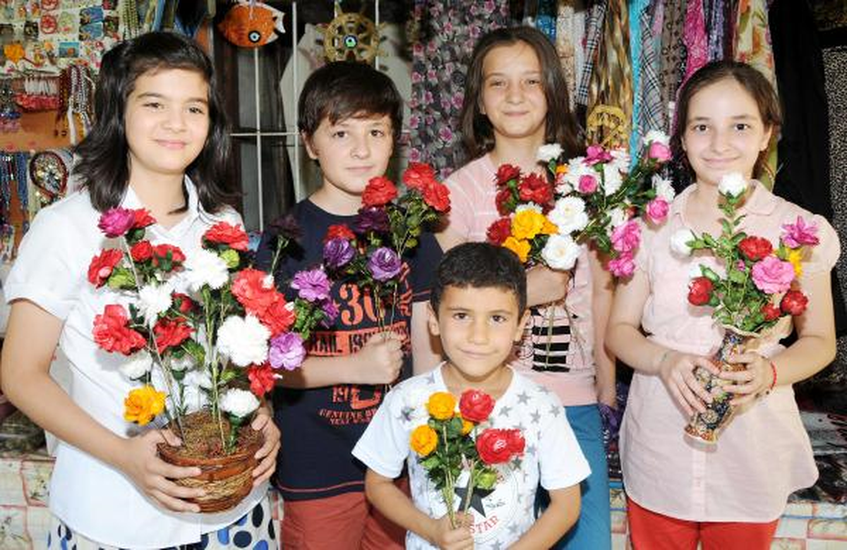 İpek Böceği Kozasından Hediyelik Eşya Yapıyorlar