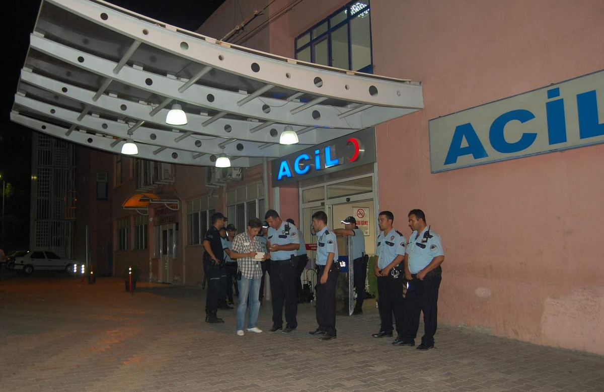 Kaçakçılar ile Jandarma Arasında Silahlı Çatışma: 2 Yaralı