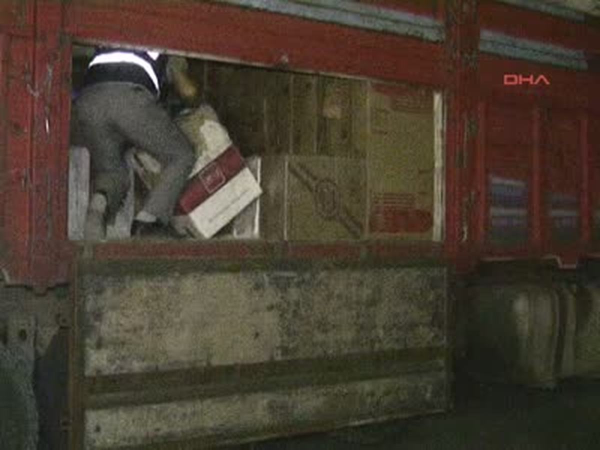 Kepek Çuvalının Altında 225 Bin Paket Kaçak Sigara