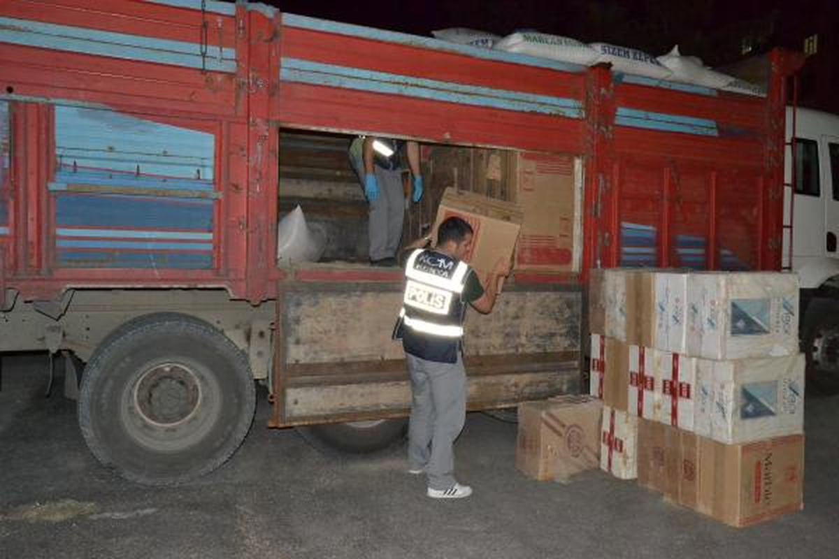 Kamyonda 225 Bin Paket Kaçak Sigara Ele Geçirildi