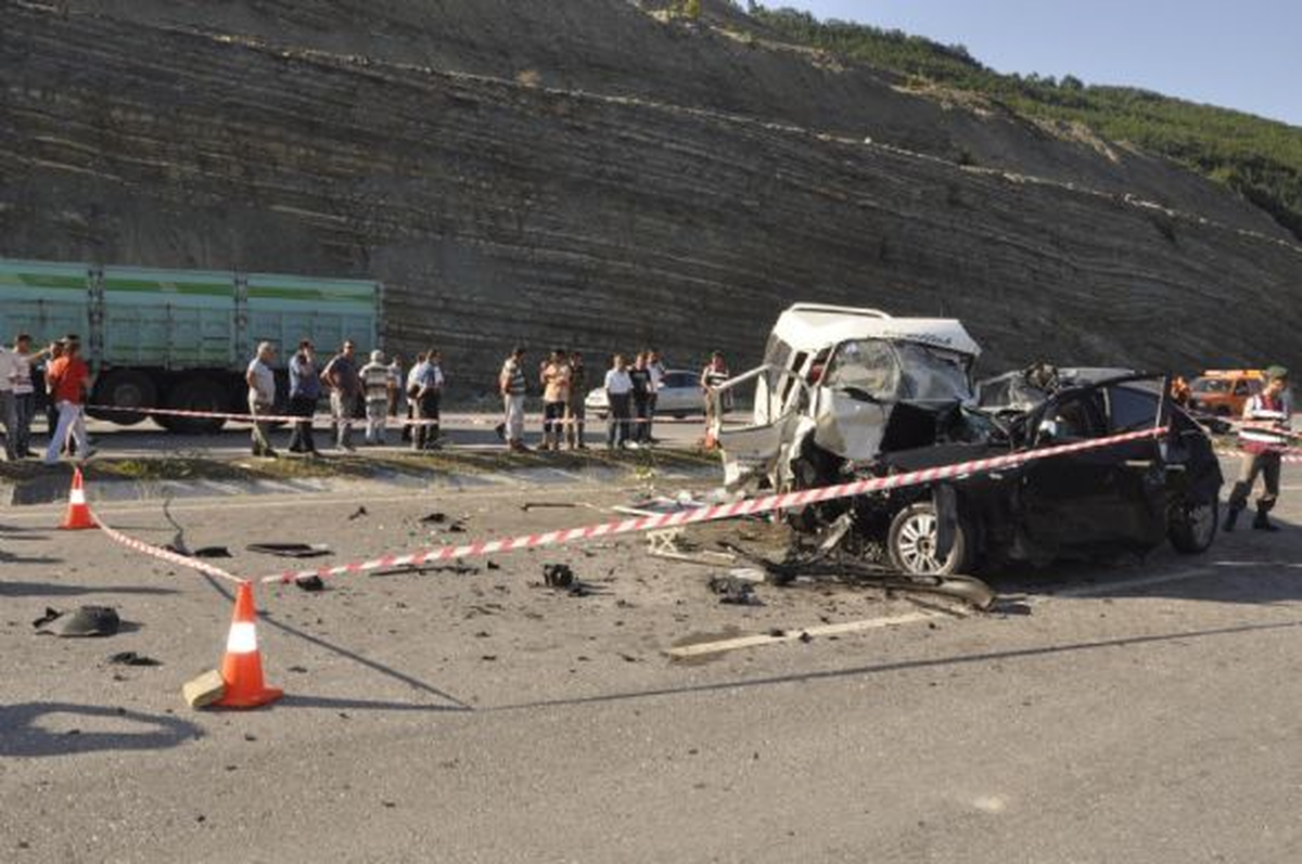 Katliam Gibi Kaza: 5 Ölü, 15 Yaralı