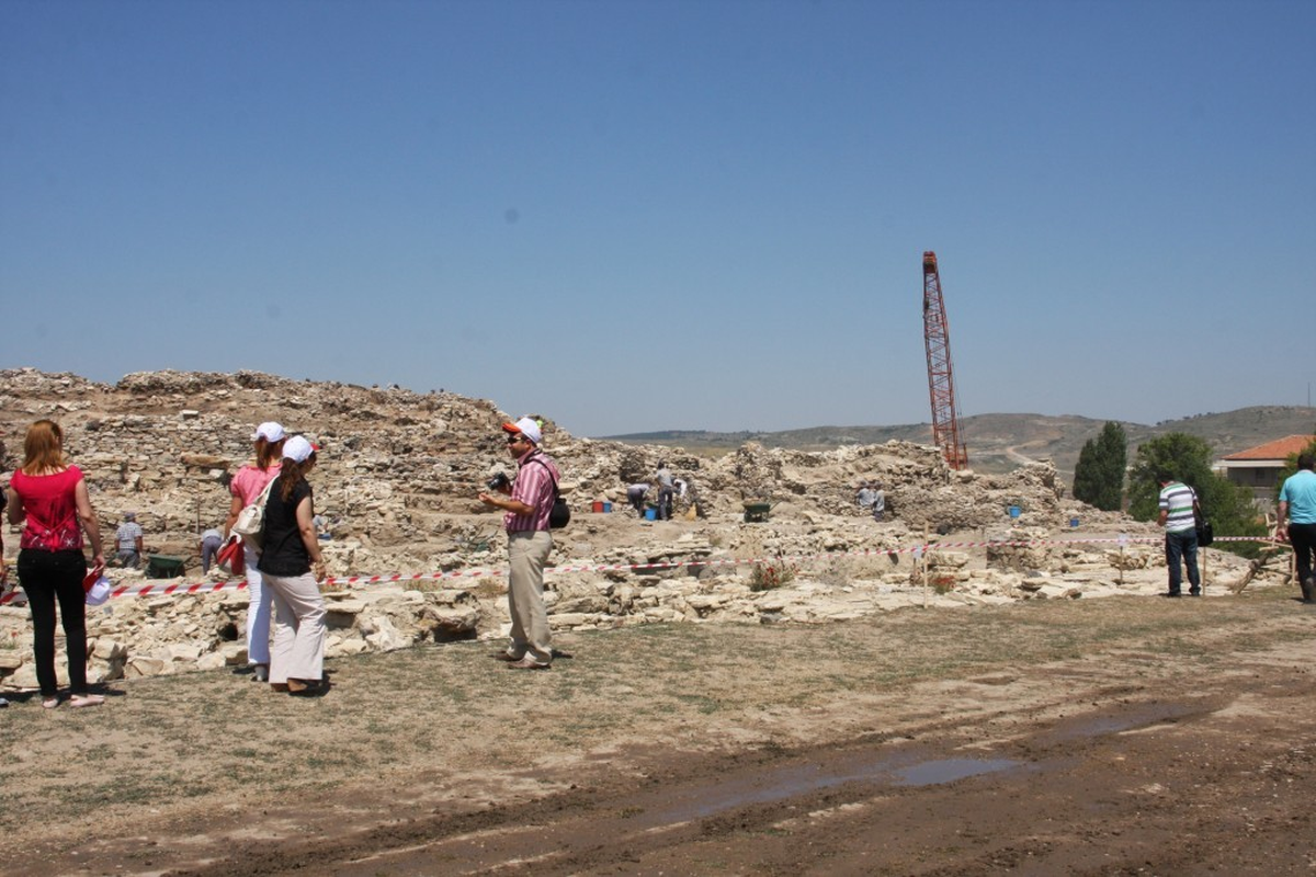 'Medeniyetler Hazinesi Seyitömer Höyüğü'nden 15 Bin Eser Çıkartıldı