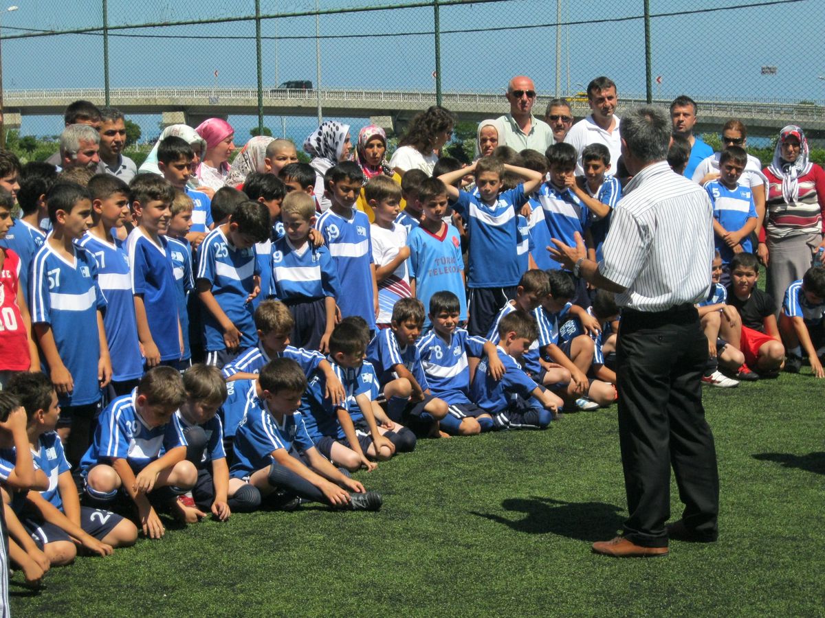 Minik Futbolcular Kütüphaneye Üye Oldular