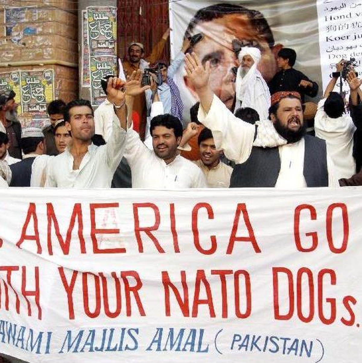 NATO İkmal Yolunun Açılması, Peşaver\'de Protesto Edildi