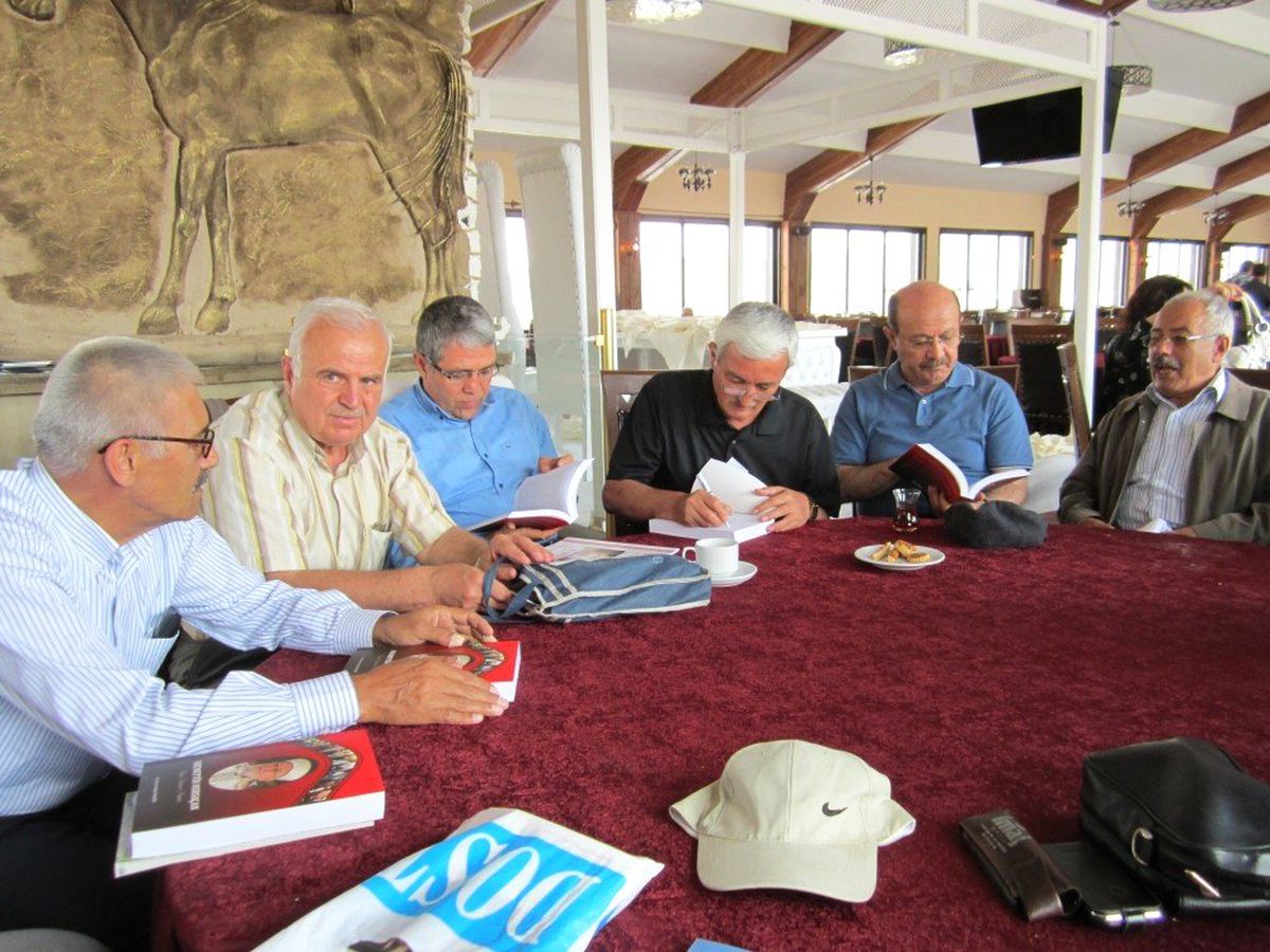 Neü Sosyoloji Bölüm Başkanı Yrd. Doç. Dr. Hasan Yavuzer'den İmza Günü