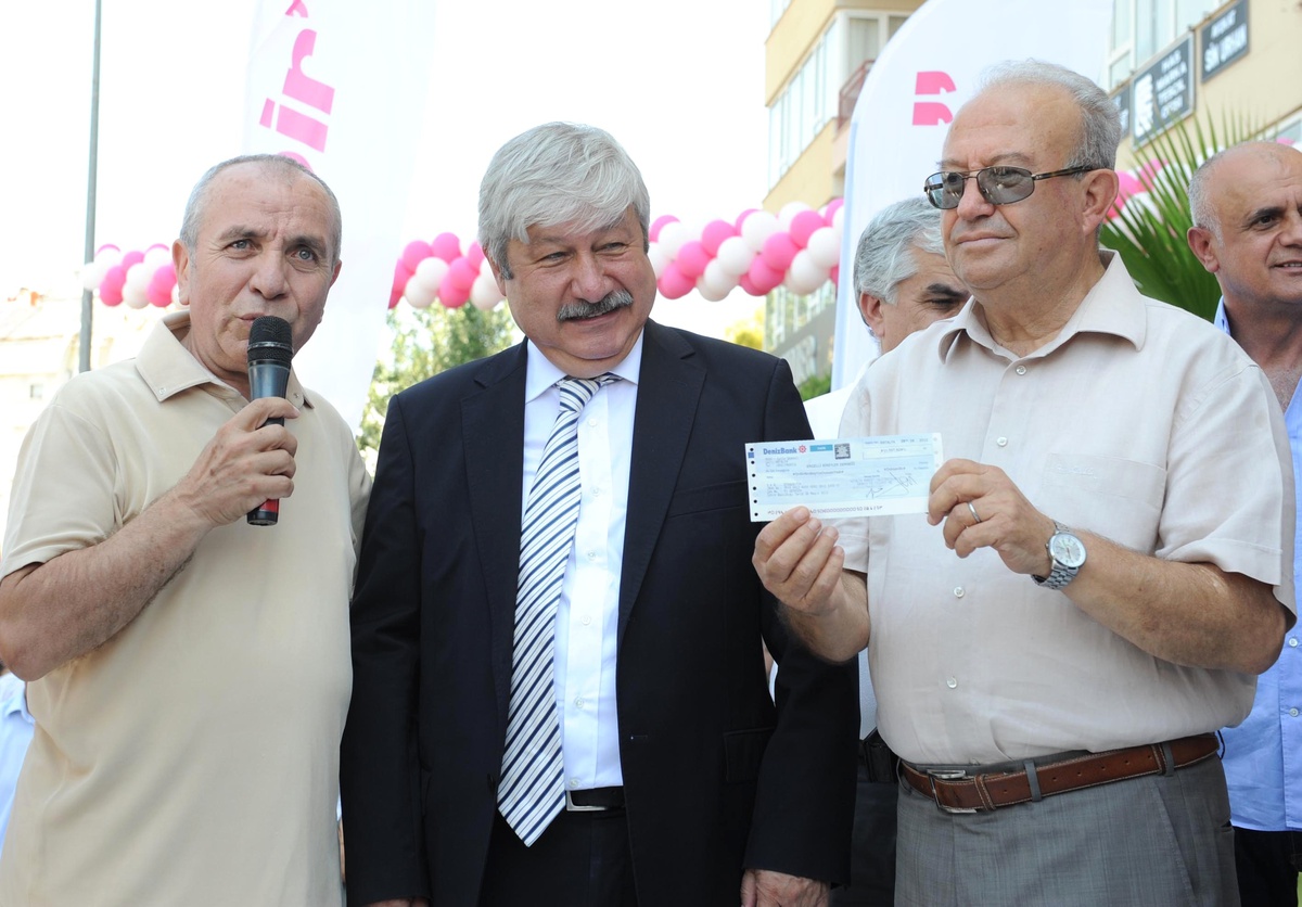 Özel Büyükşehir Eğitim Okulu\'na Anlamlı Bağış