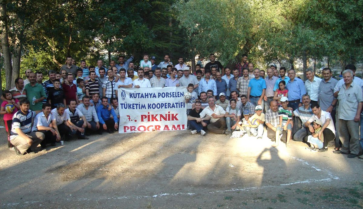 Porselen İşçileri Piknikte Buluştu