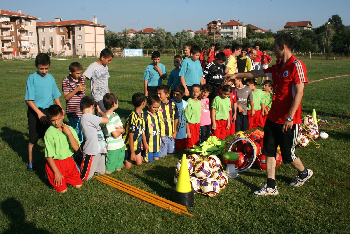 Saltukova'da Futbol Yaz Okulunun Açılışı Yapıldı