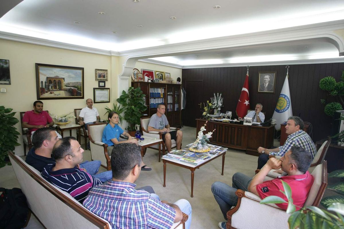 Şenbayrak, Harran Üniversitesi\'ni Ziyaret Etti