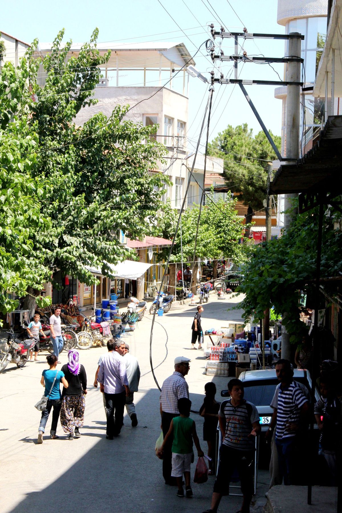 Sıcaklar ve Aşırı Yüklenme Elektrik Tellerini Kopardı