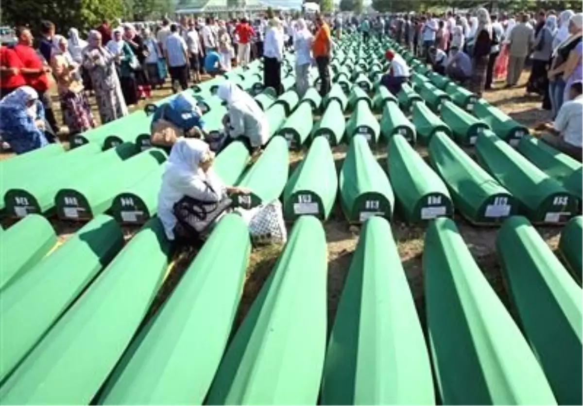 Srebrenitsa Şehitleri Anıldı