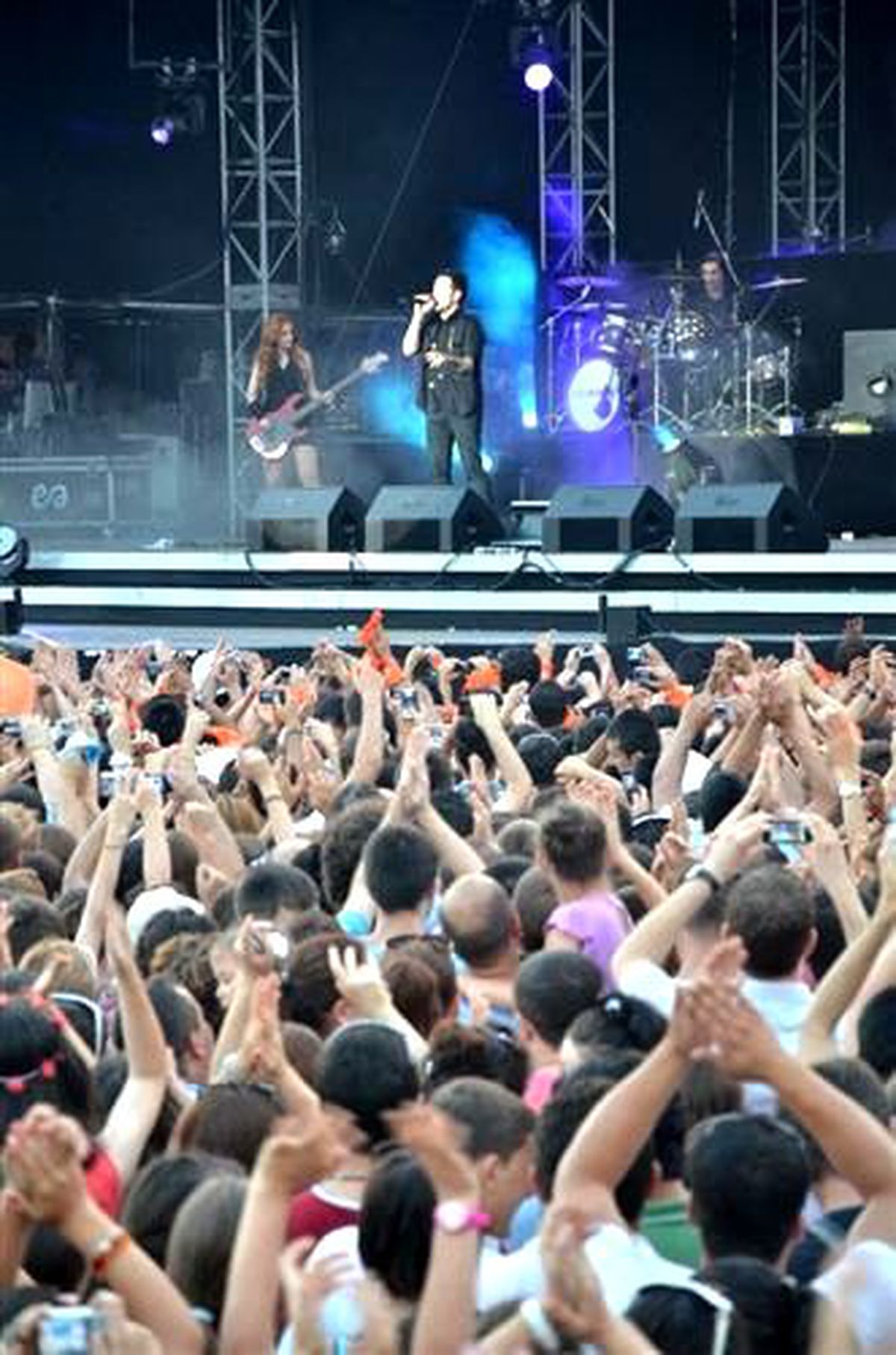 Tarkan\'dan Konserde Ergene Mesajı