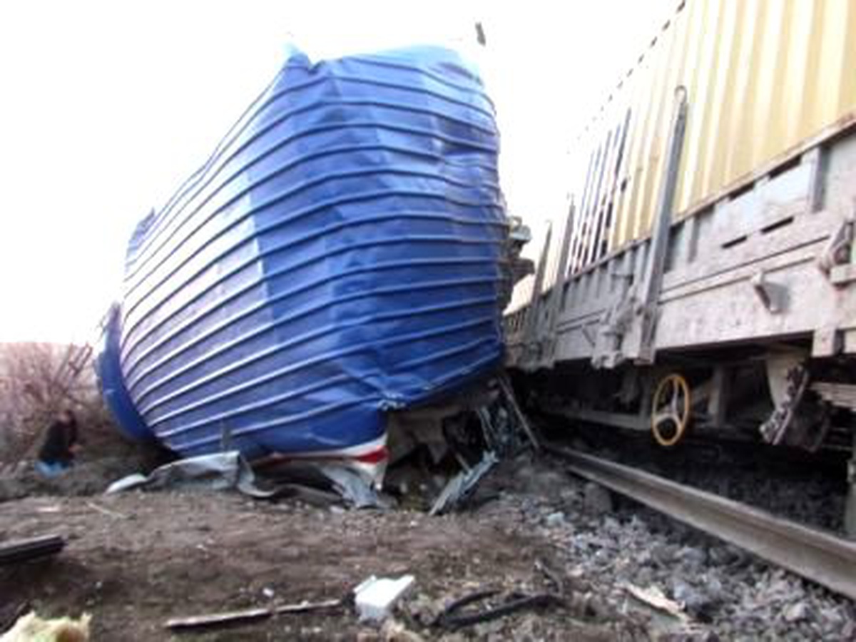 Tren İşçilerin Bulunduğu Kamyonu Biçti: En Az 19 Ölü