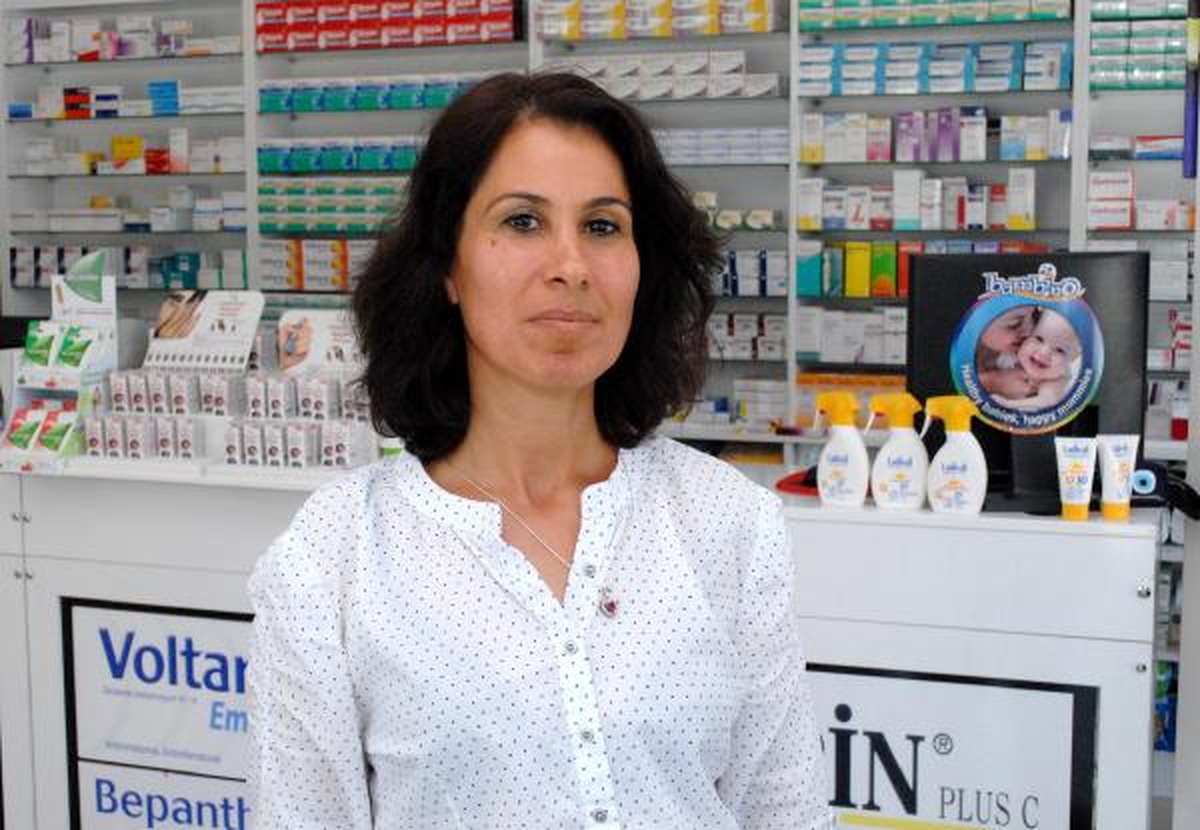 Turistler Eczanede Hırsızlık Yaparken Kameraya Yakalandı
