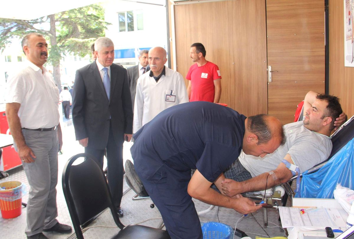 Vali, Bağışı Aracını Ziyaret Etti