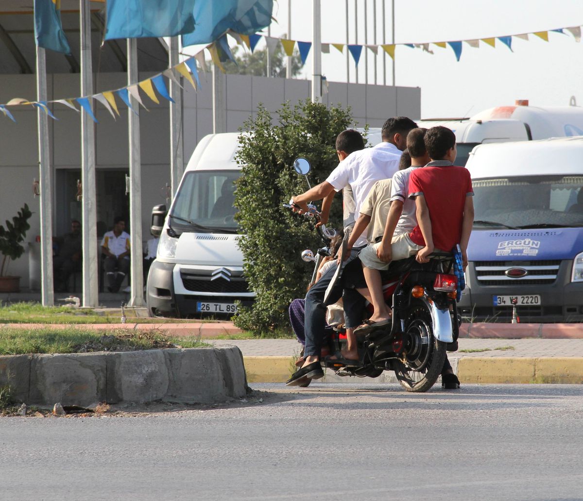 2 Kişilik Motosiklette 5 Kişilik Yolculuk