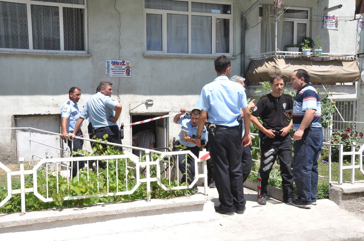 Apartman Bekçisi Ölü Bulundu