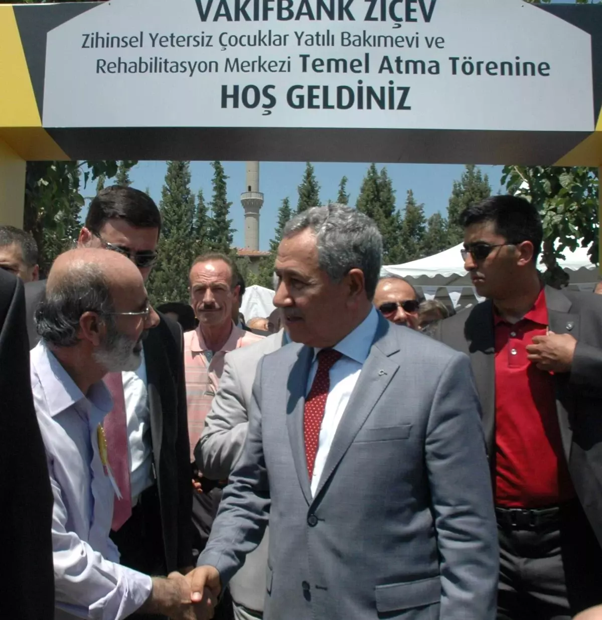 Arınç Manisa\'da Temel Atma Törenine Katıldı