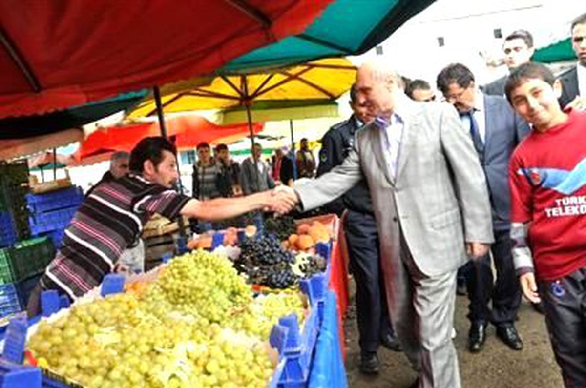 Bakan Bayraktar Yayla Şenliği\'ne Geç Kaldı, 7 Bin Liralık Alışveriş Yaparak Satıcıları Sevindirdi...