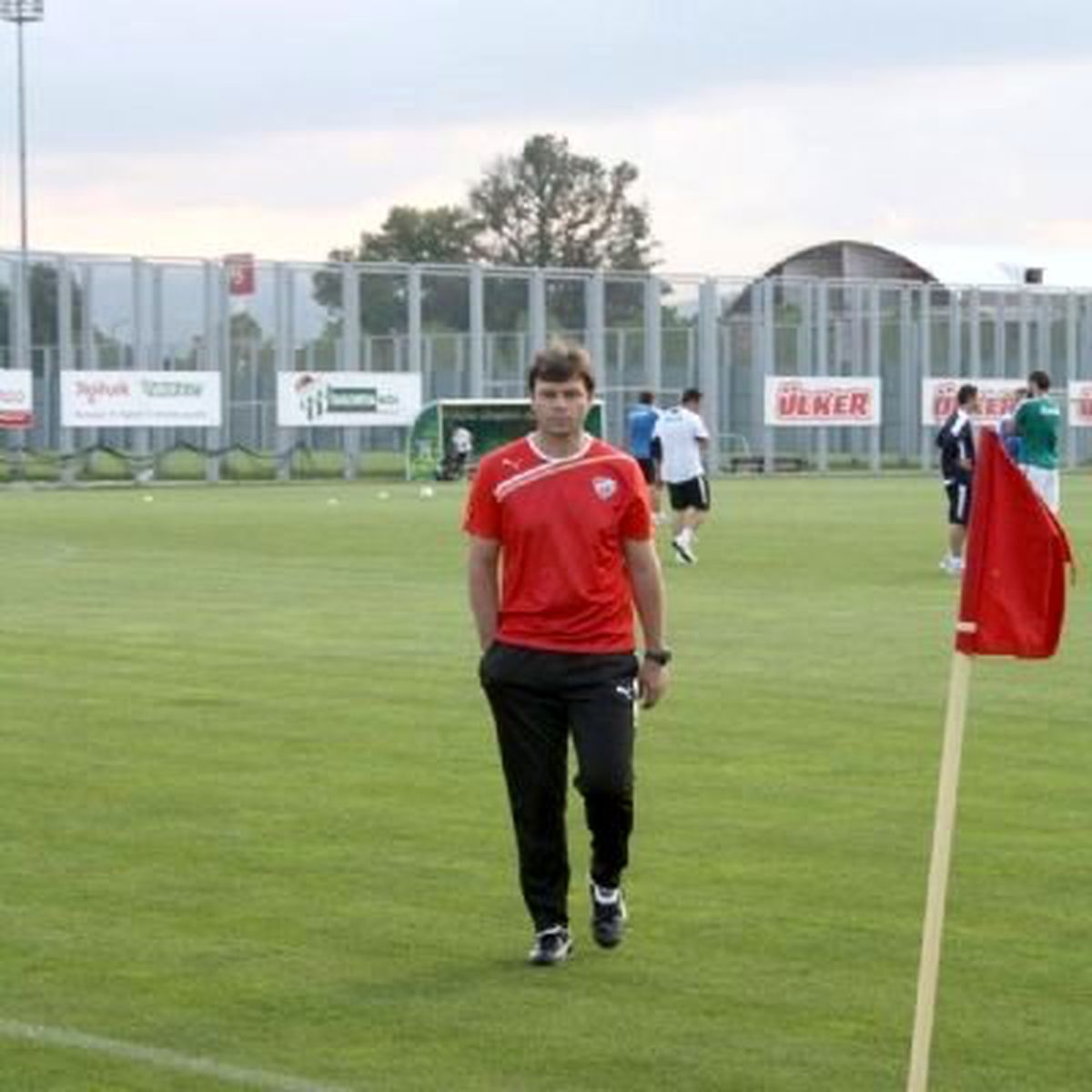 Beşiktaş\'ın Kırmızı Formaları Satışa Çıktı