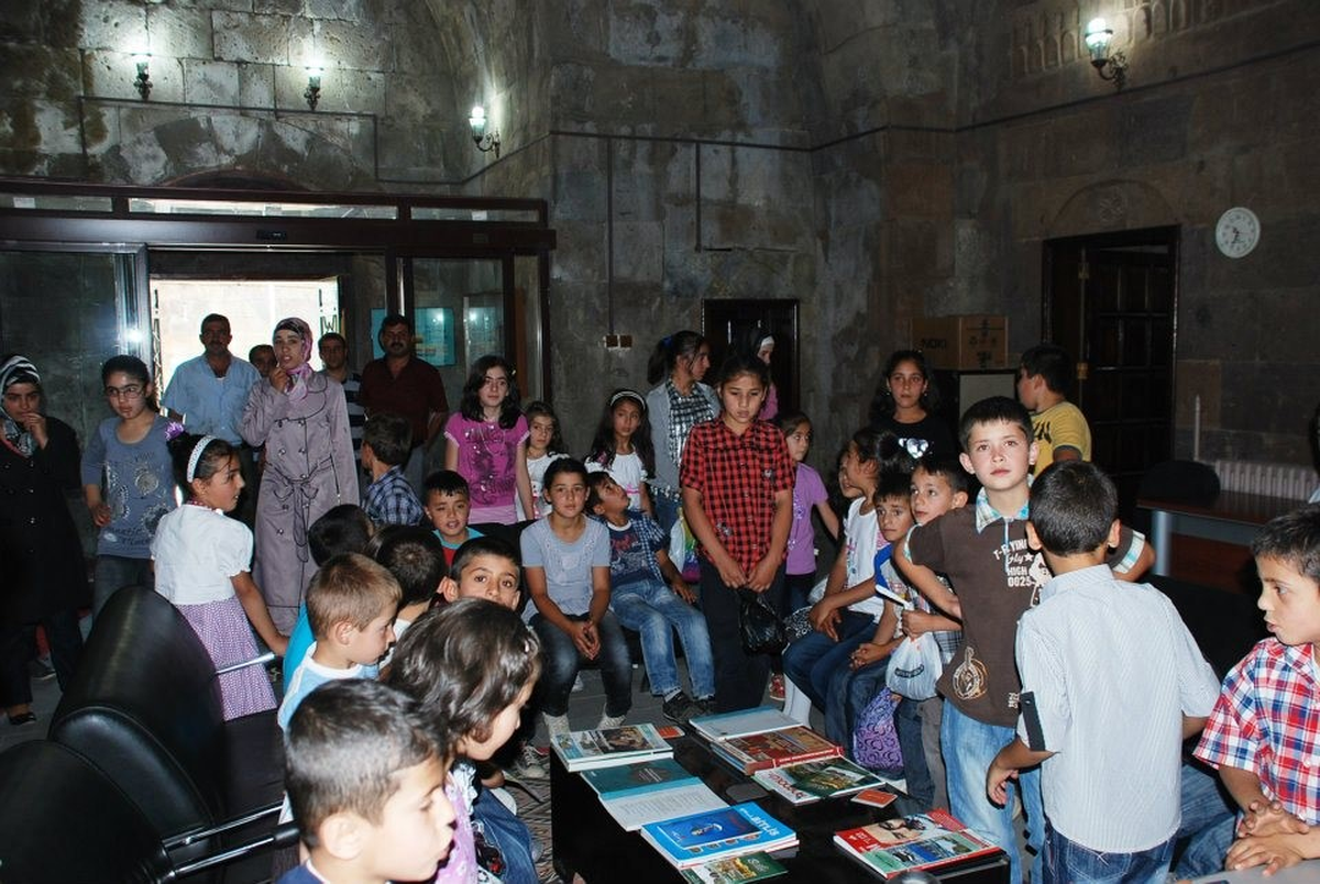 Bilgi Evi Öğrencileri Tarihi ve Kültürel Mekanları Gezdi