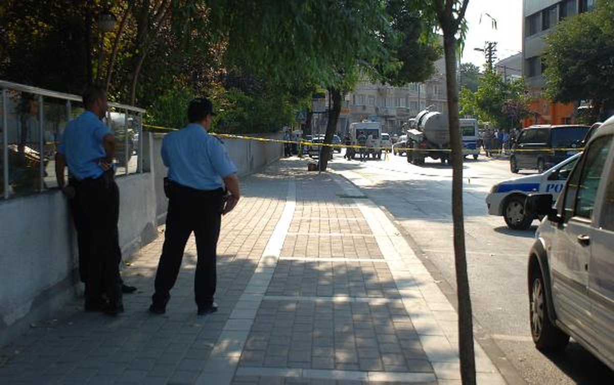 Bursa Adalet Sarayı Önüne Bırakılan Şüpheli Paketten Elbise Çıktı
