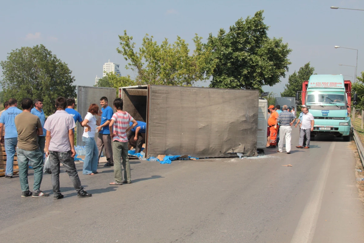 Bursa-İzmir Yolunda Trafiği Kilitleyen Kaza