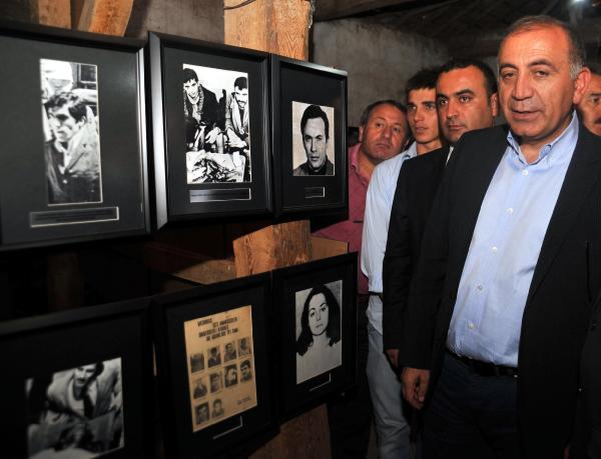 Deniz Gezmiş Sergisi, Gürsel Tekin\'i Duygulandırdı