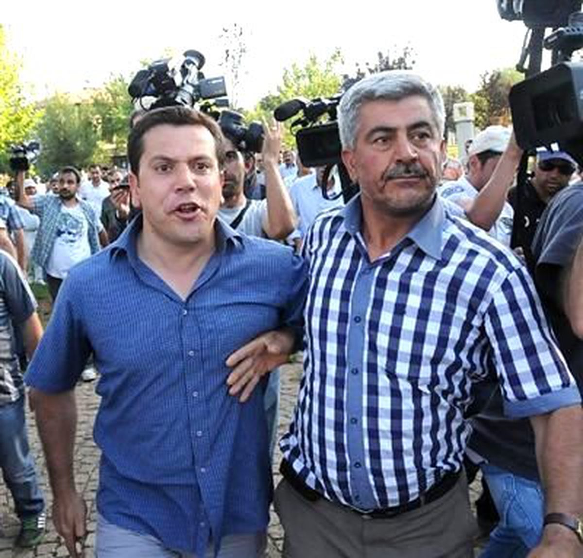 Diyarbakır\'da Miting Gerginliği