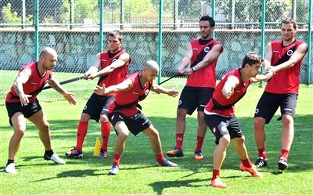 Gençlerbirliği Yeni Sezon Hazırlıklarına Başladı Fuat Çapa Oğlu Ferhat\'ı Deniyor Çapa."İyi Bir...