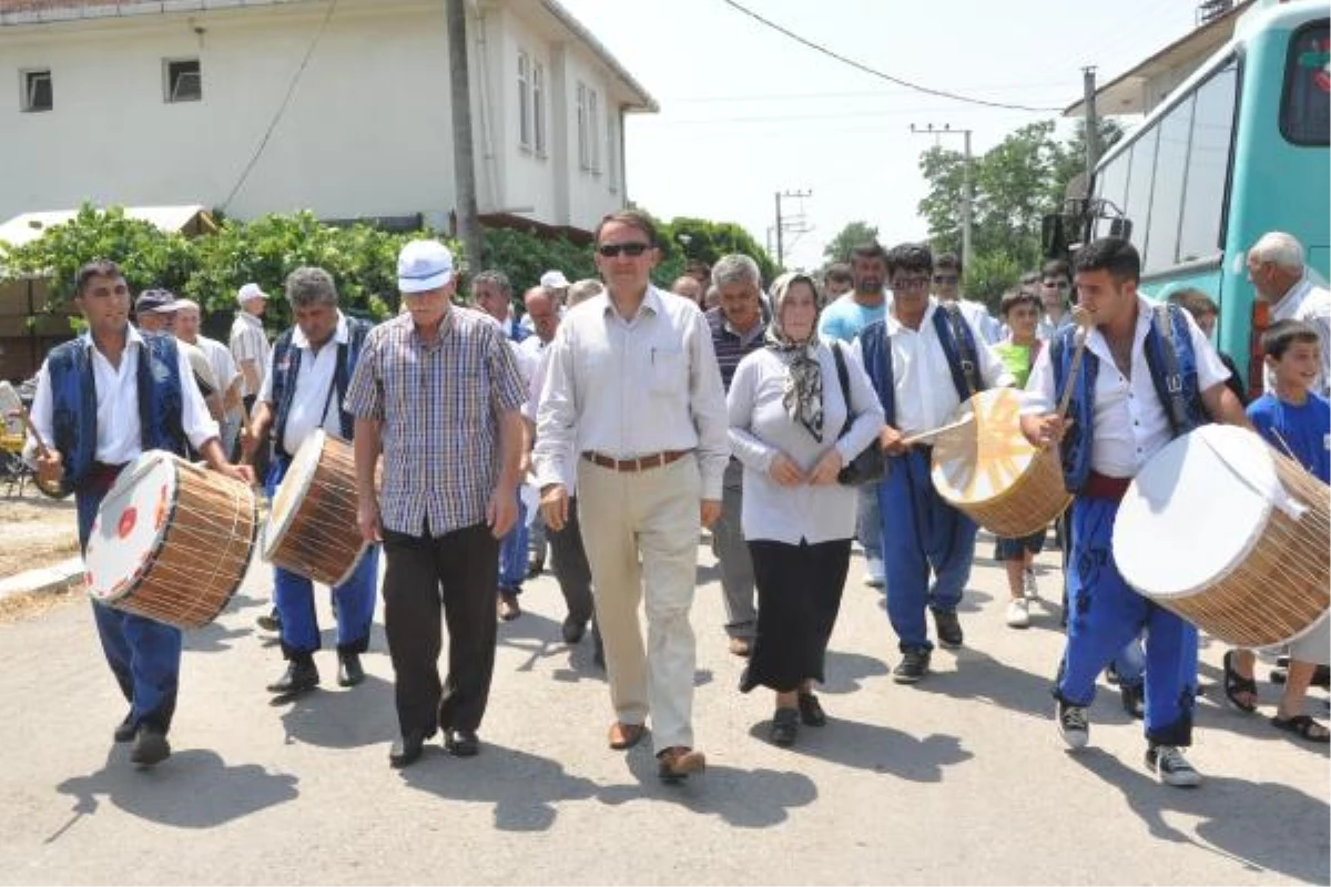 Hergeleci İbrahim Pehlivan Mezarı Başında Anıldı