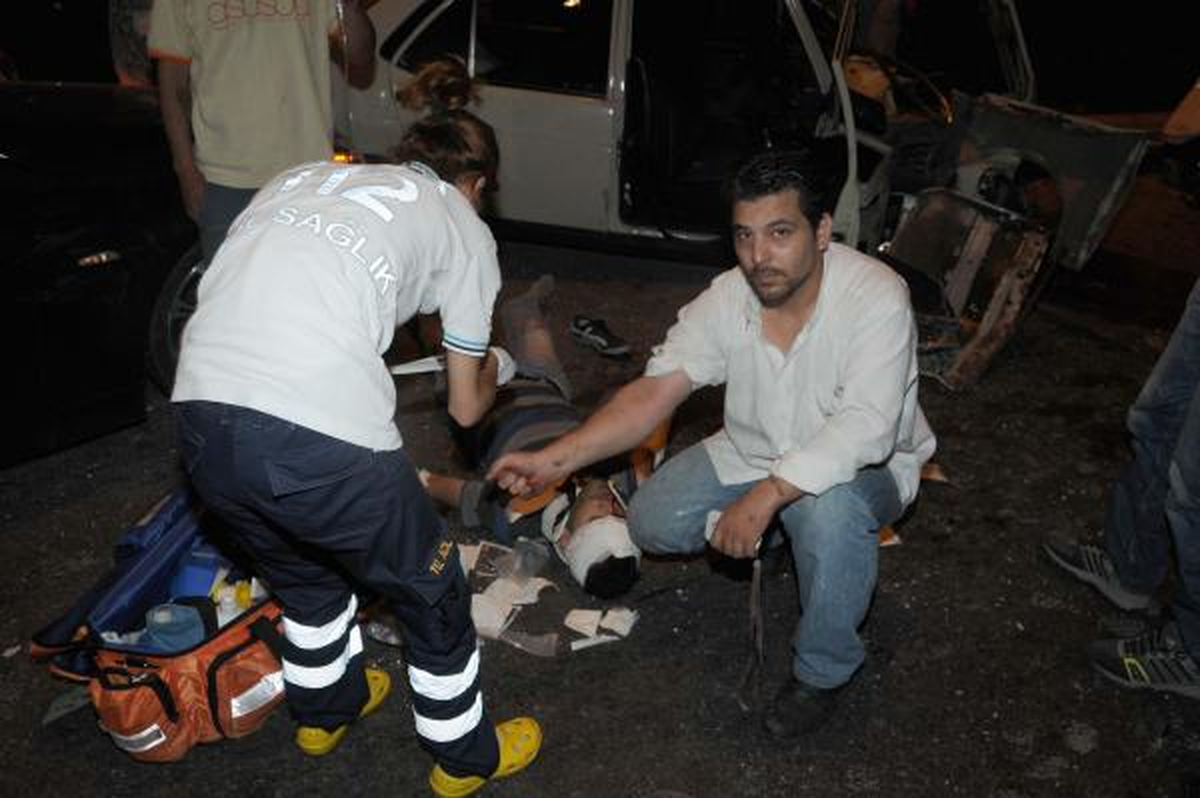 İki Otomobil Çarpıştı: 4 Yaralı