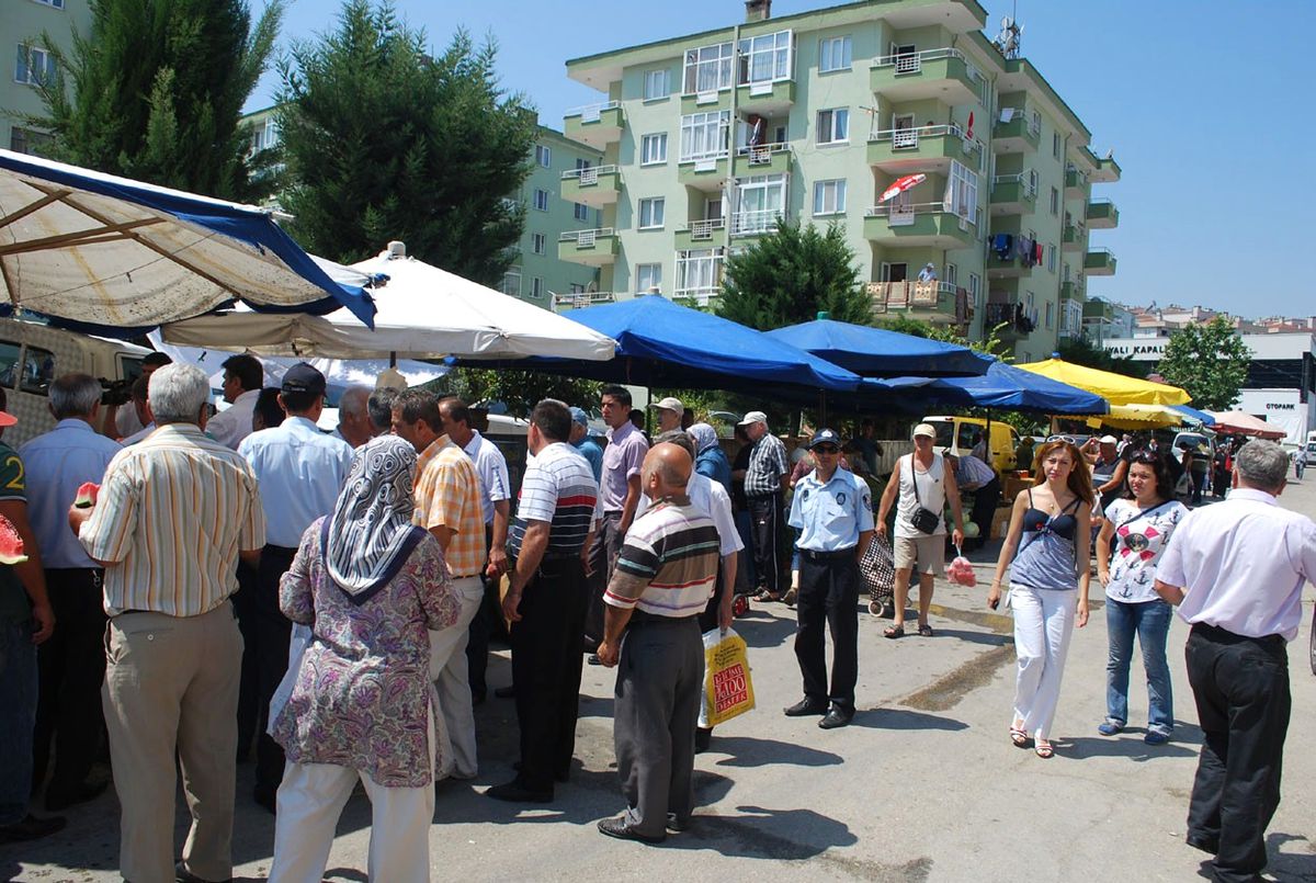 İkinci Köylü Pazarı Güzelyalı\'da Açıldı