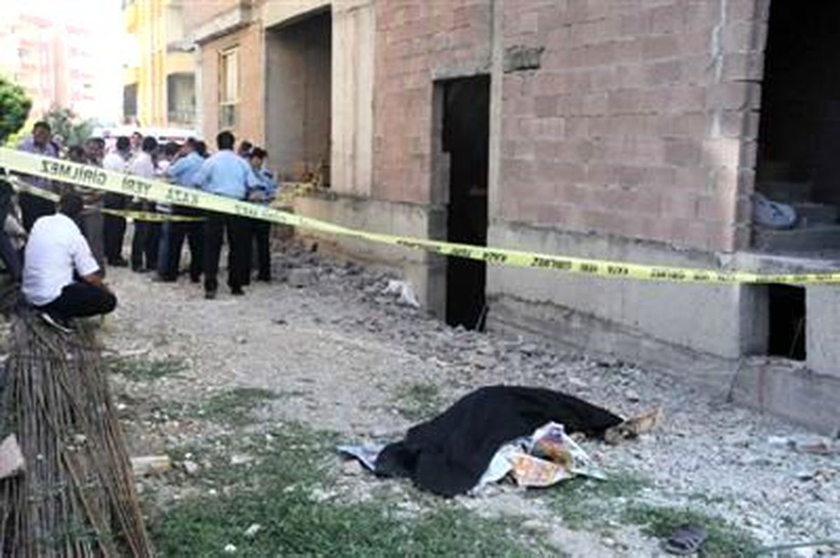 İnşaattan Düşen İşçi Hayatını Kaybetti