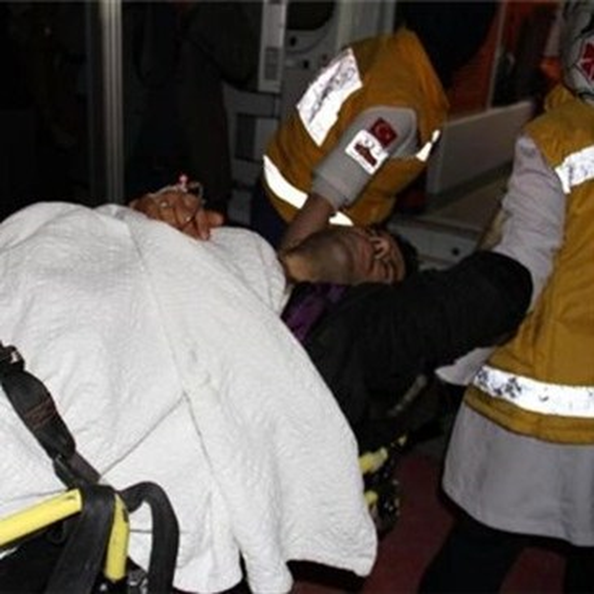 İşçiler Arasında Çıkan Kavgada, 1\'i Polis 3 Kişi Yaralandı