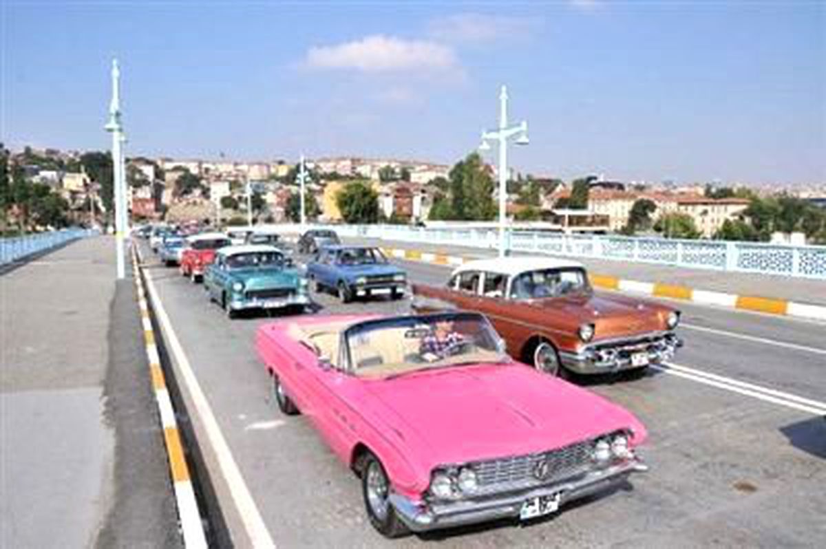 İstanbul Trafiğine Nostaljik Protesto