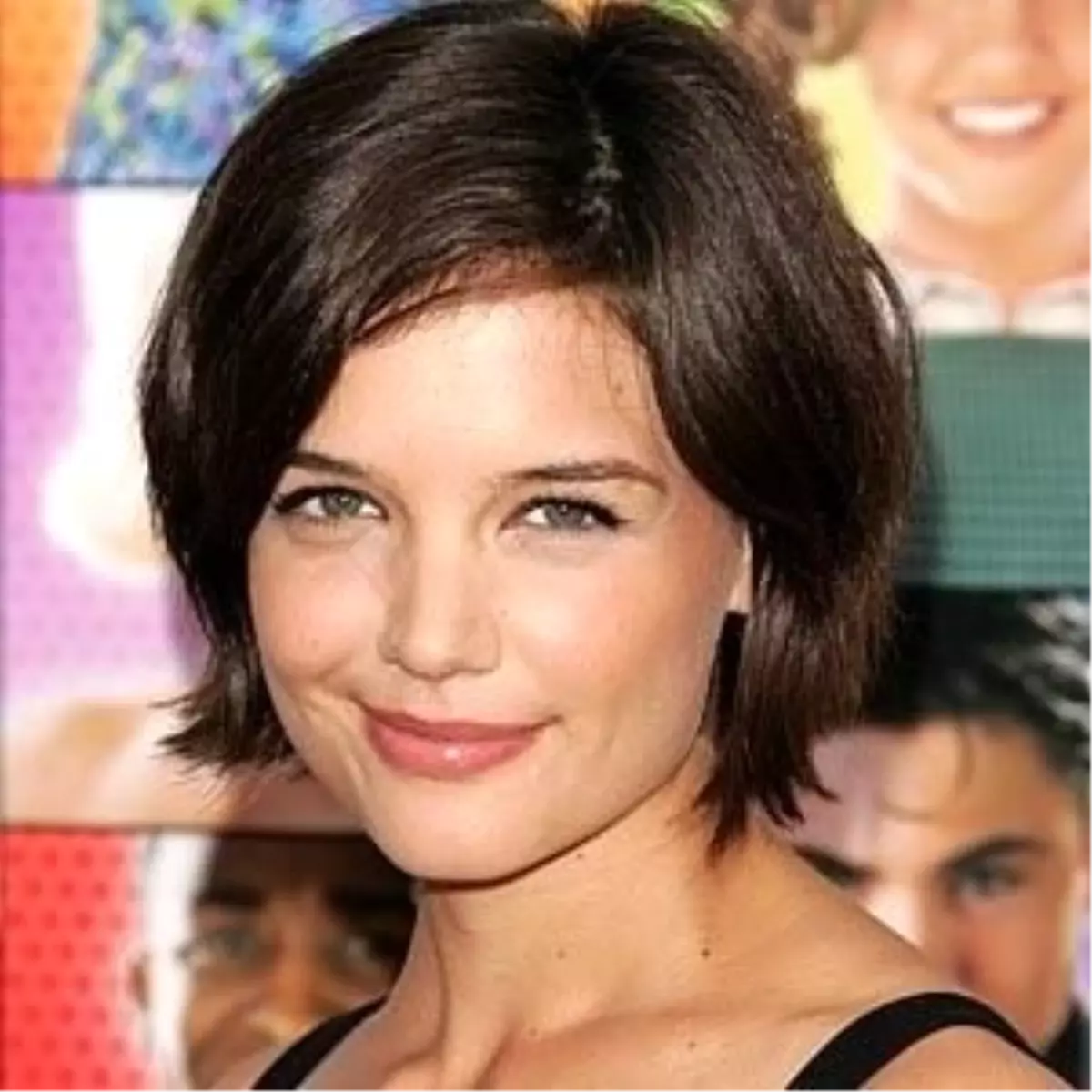 Katie Holmes Şekle Girdi