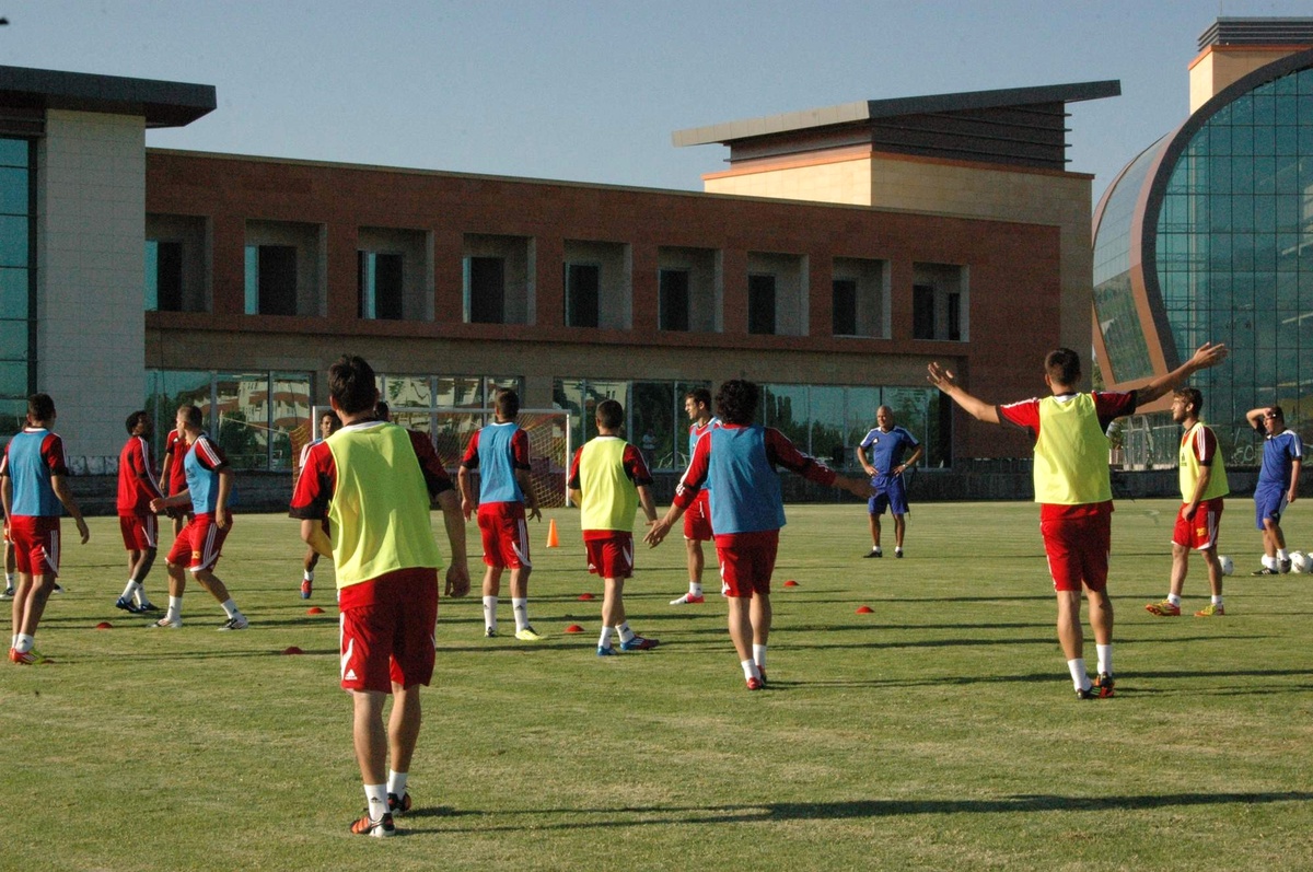 Kayserispor Amrabat\'ın Alternatifini Arıyor
