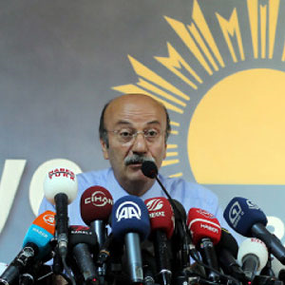 Mehmet Bekaroğlu, Has Parti İl Başkanlığı\'ndan İstifa Etti