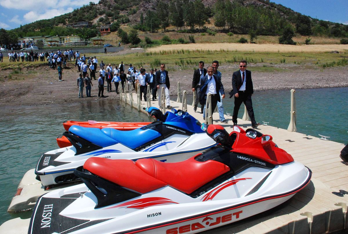 Milletvekili Zeyid Aslan Barajda Jetski Yaptı
